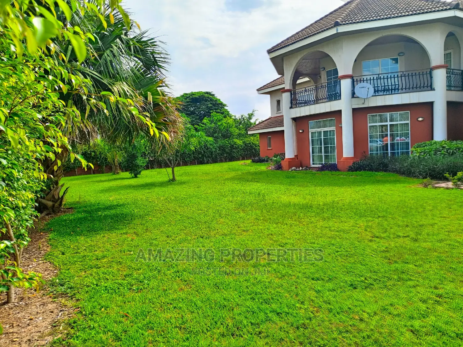 5bdrm House in East Legon for sale