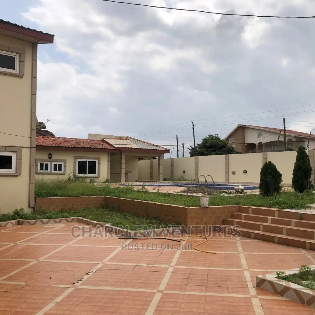 5bdrm House in East Legon for rent
