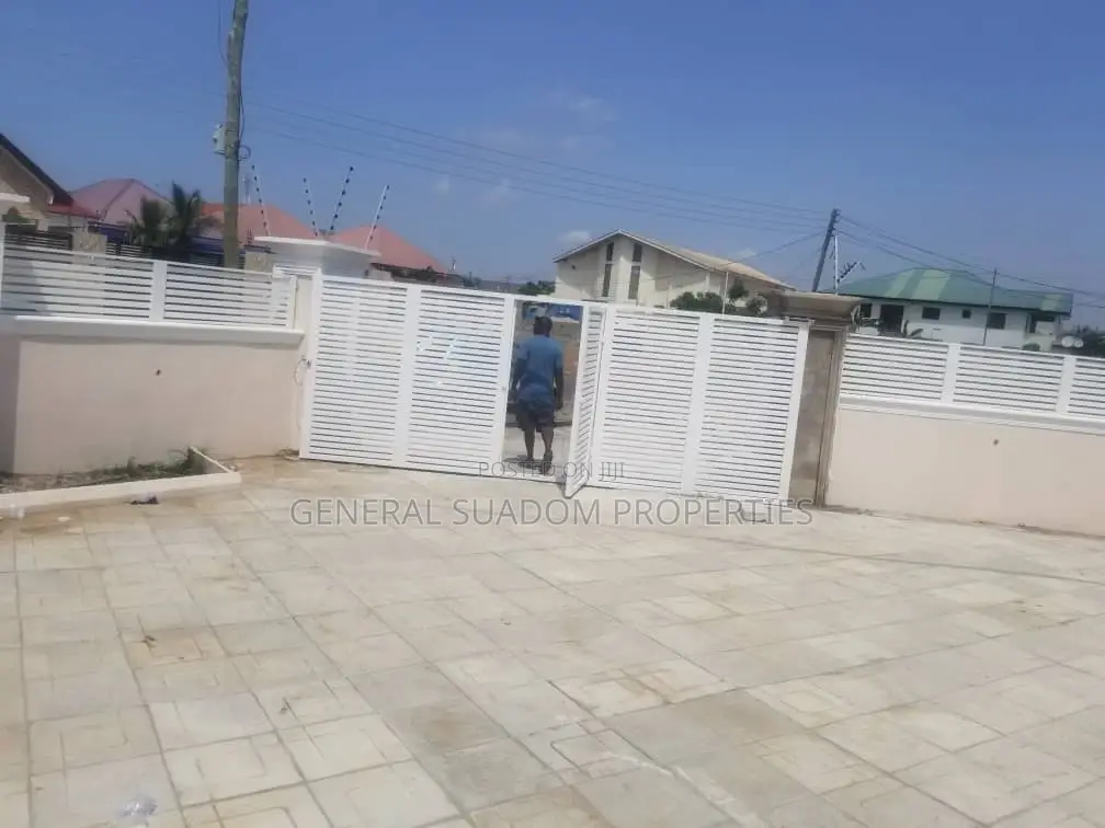 3bdrm House in Suadom Properties, Baatsona Total for rent