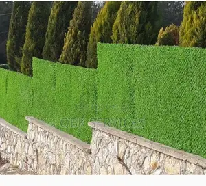 Artificial-Grass Chain Link