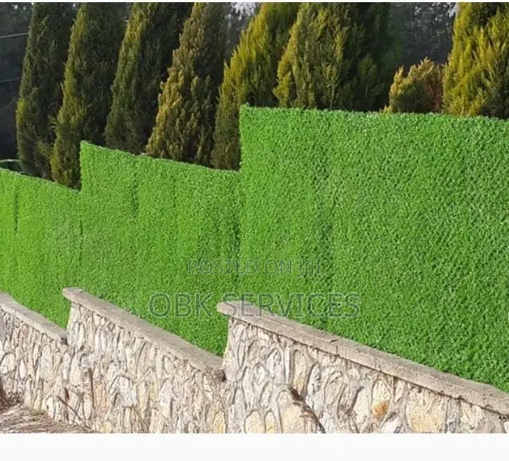 Artificial-Grass Chain Link