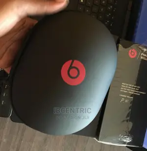 Pharrell Williams Solo Pro Headset