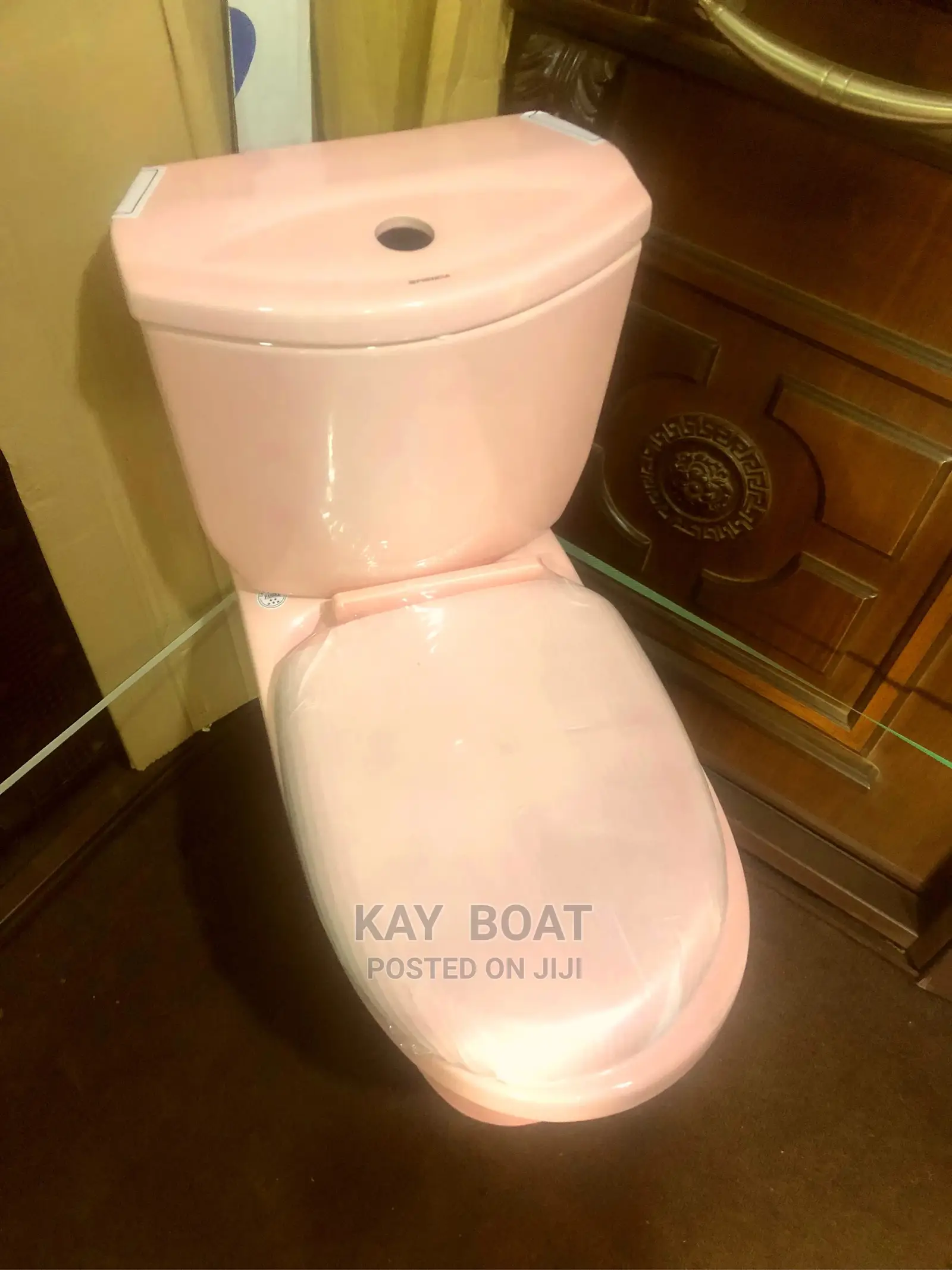 A Portable Ceramic Water Closet