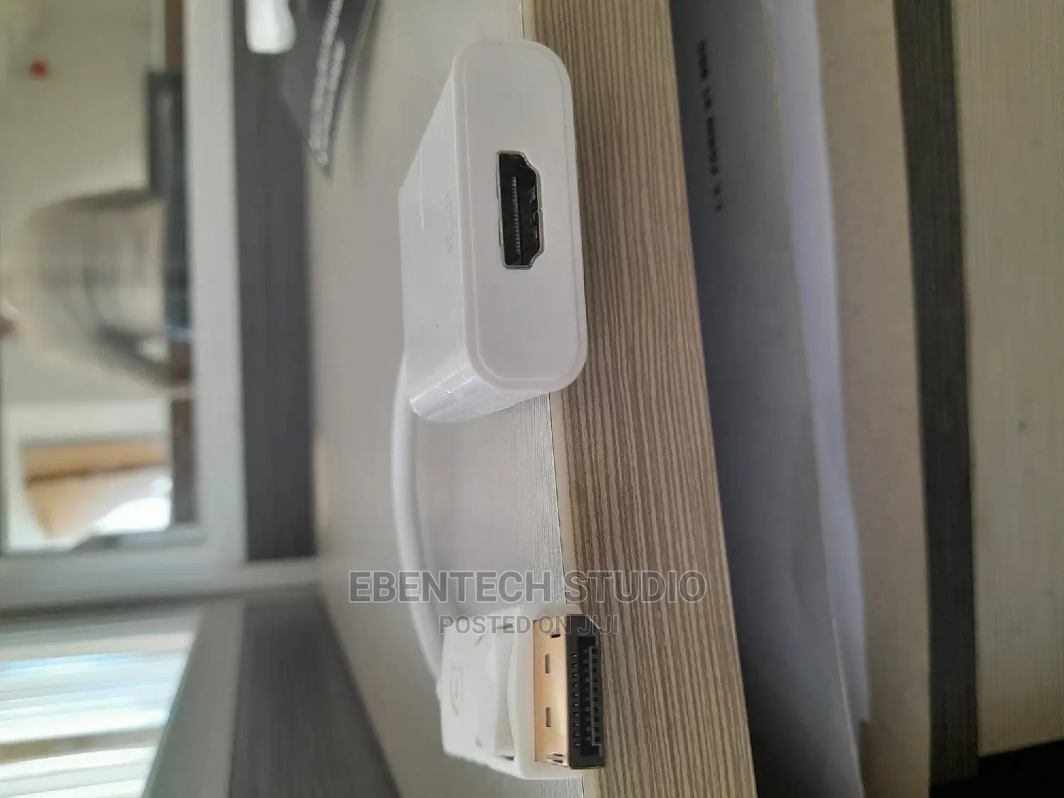 Display Port (DP) to HDMI Adapter