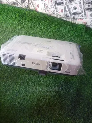 Epson Eb-1945w Projector 4200 Lumens High Brightness