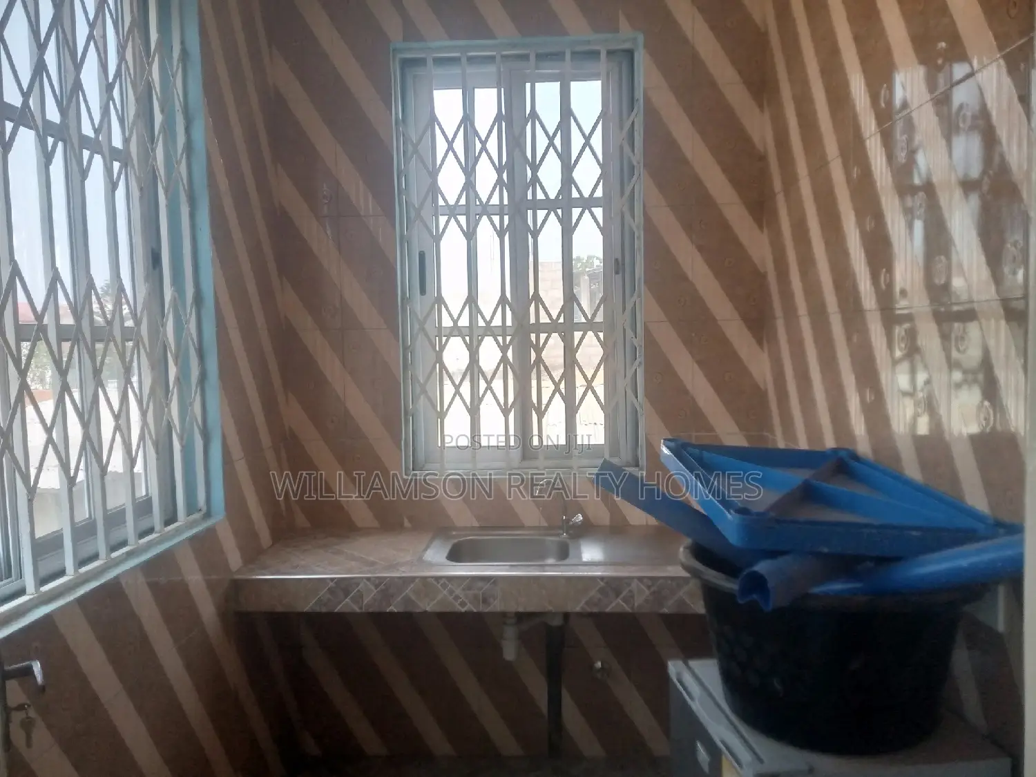 1bdrm Apartment in Community 18, Spintex for rent