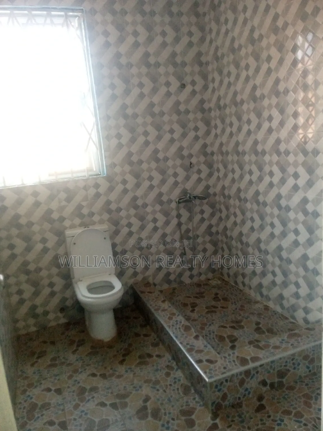 1bdrm Apartment in Community 18, Spintex for rent