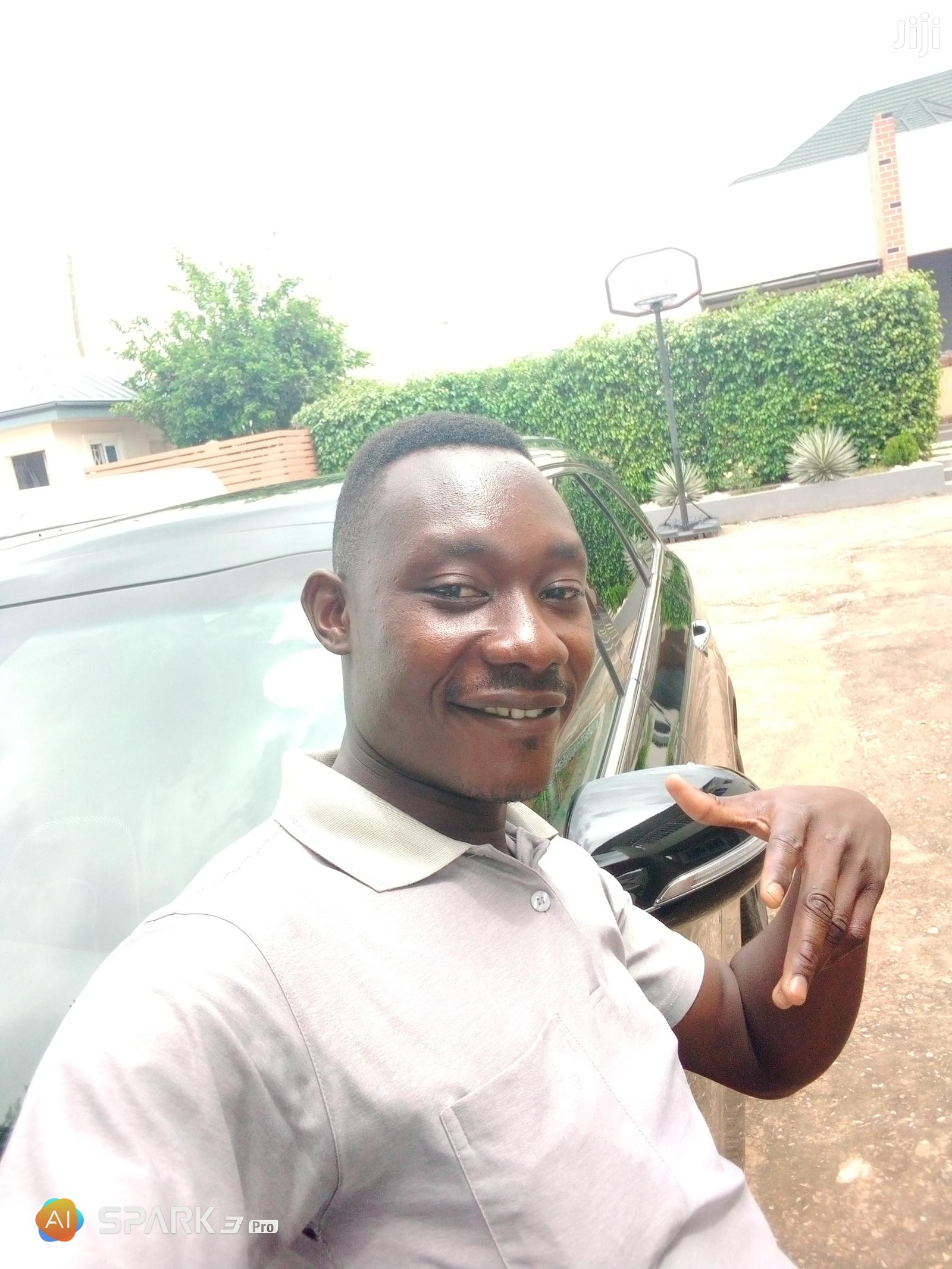 Am a Backhoe,Loader Operat/Car or Truck Driver W Licenc (EF)