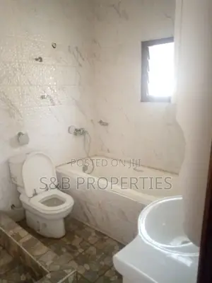 5bdrm House in Kwabenya Acp, Ga East Municipal for sale