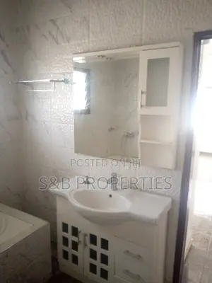 5bdrm House in Kwabenya Acp, Ga East Municipal for sale