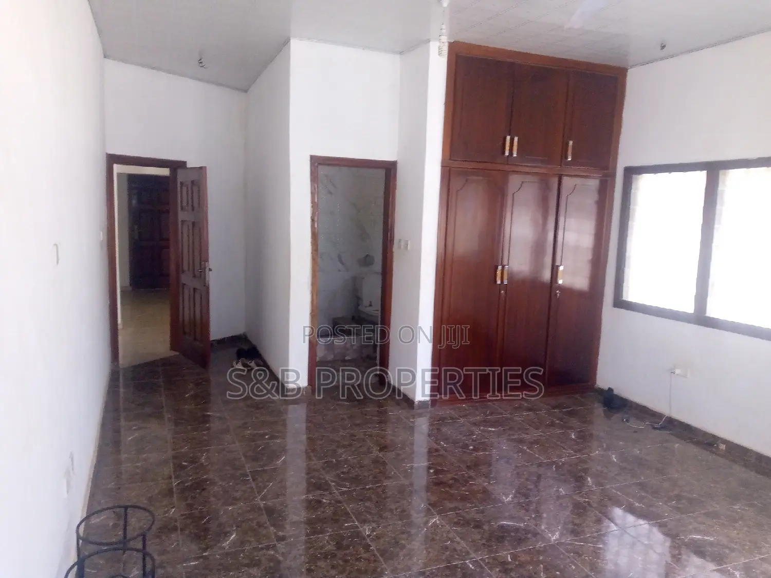 5bdrm House in Kwabenya Acp, Ga East Municipal for sale