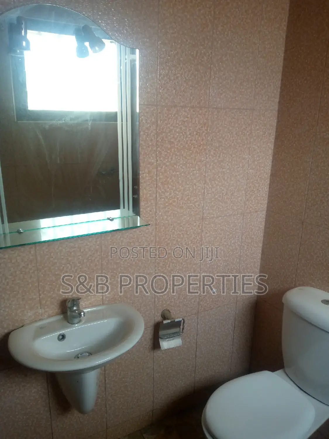 5bdrm House in Kwabenya Acp, Ga East Municipal for sale