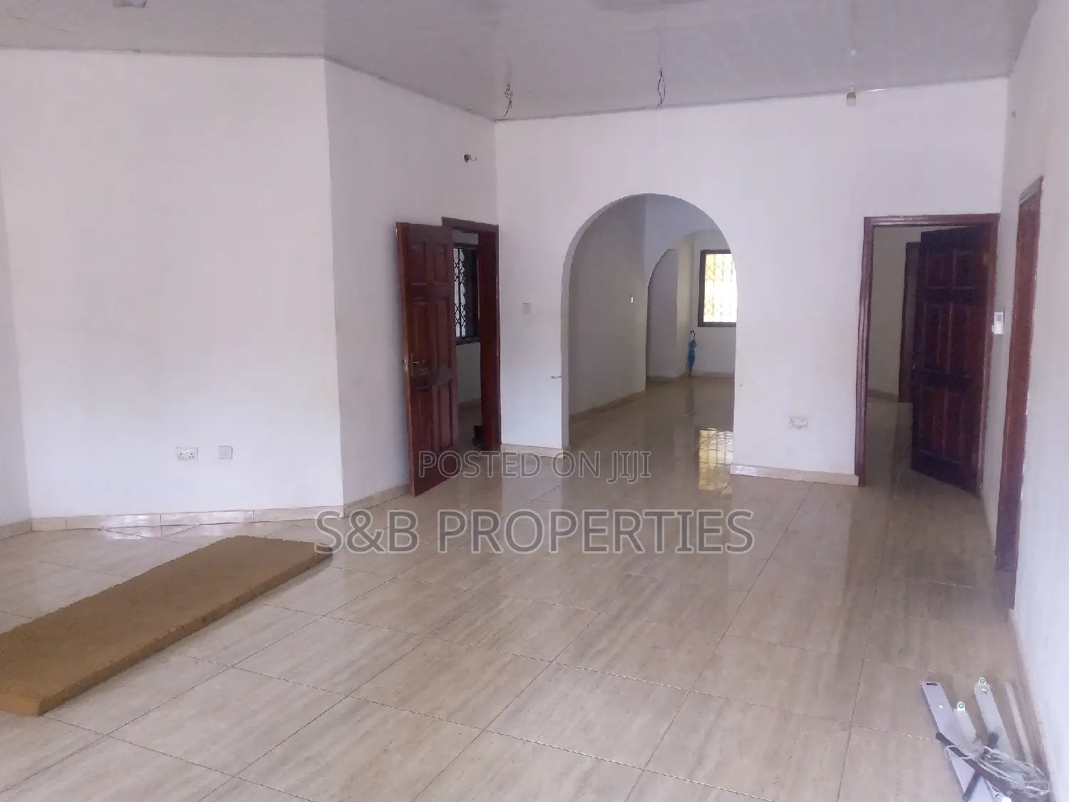 5bdrm House in Kwabenya Acp, Ga East Municipal for sale