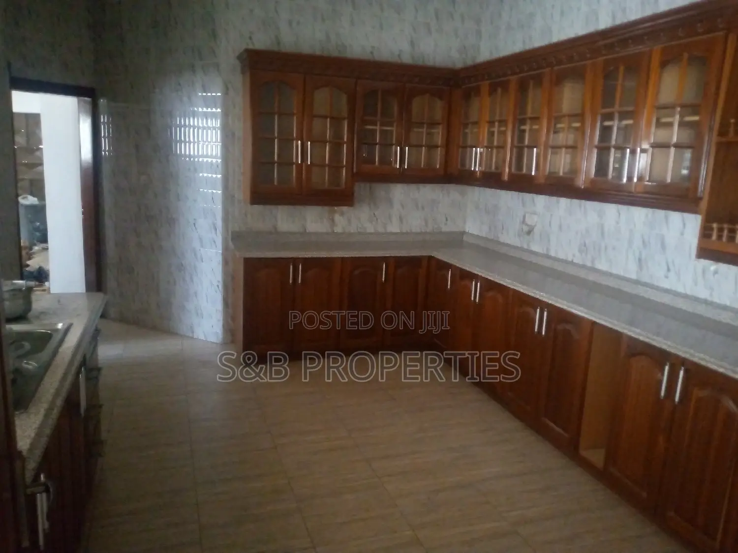 5bdrm House in Kwabenya Acp, Ga East Municipal for sale