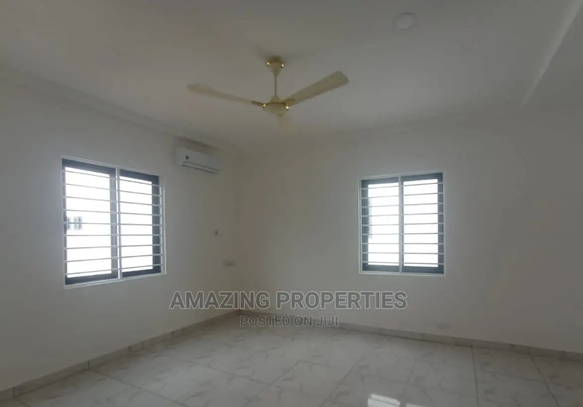 4bdrm House in Lake Side Estate for Sale