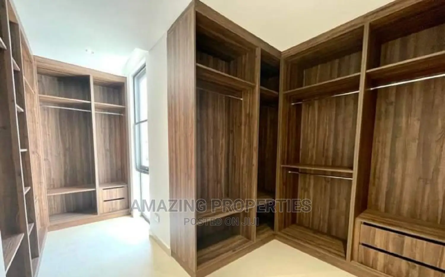 4bdrm Townhouse/Terrace in Cantonments for Rent