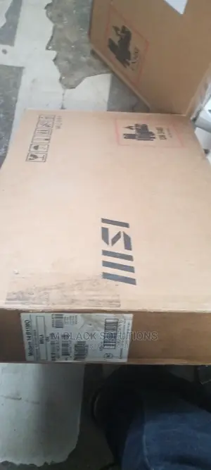 New Laptop MSI Modern 14 8GB Intel Core I7 SSD 512GB