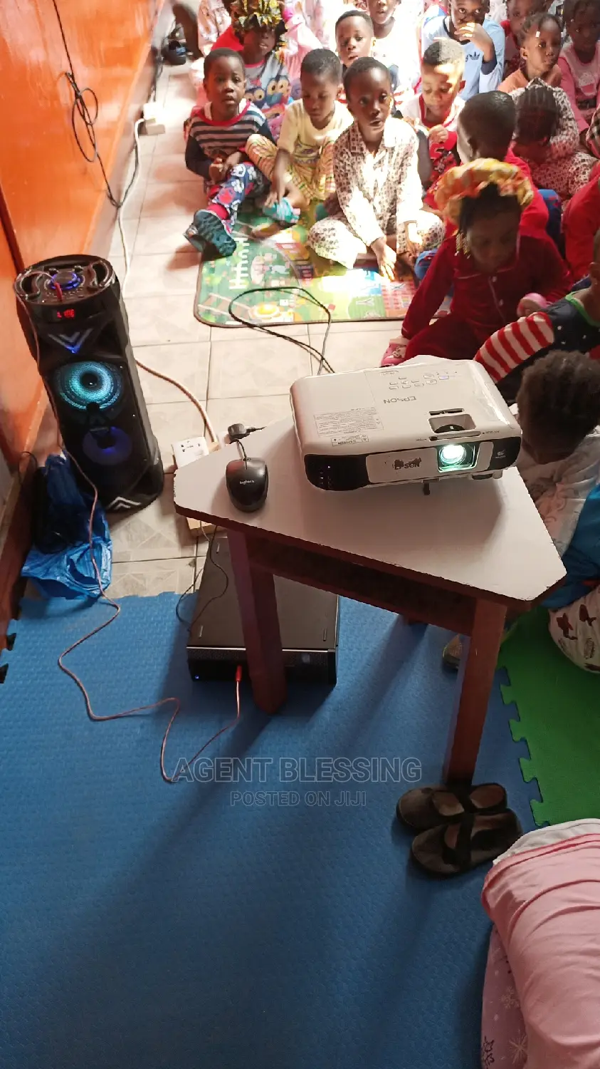 Projector(Gh400) + Screen(Gh200) Rentals in Tema and Accra