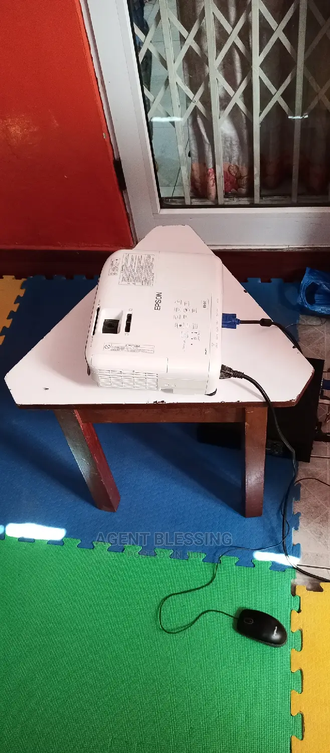 Projector(Gh400) + Screen(Gh200) Rentals in Tema and Accra