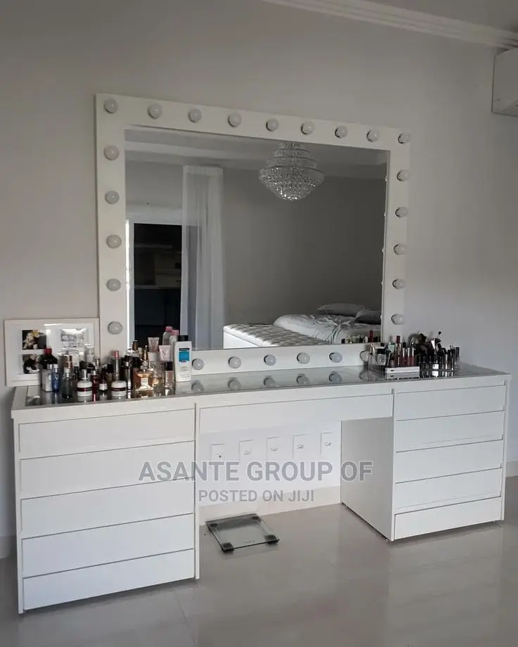 Quality and Affordable Modern Dressing Mirror