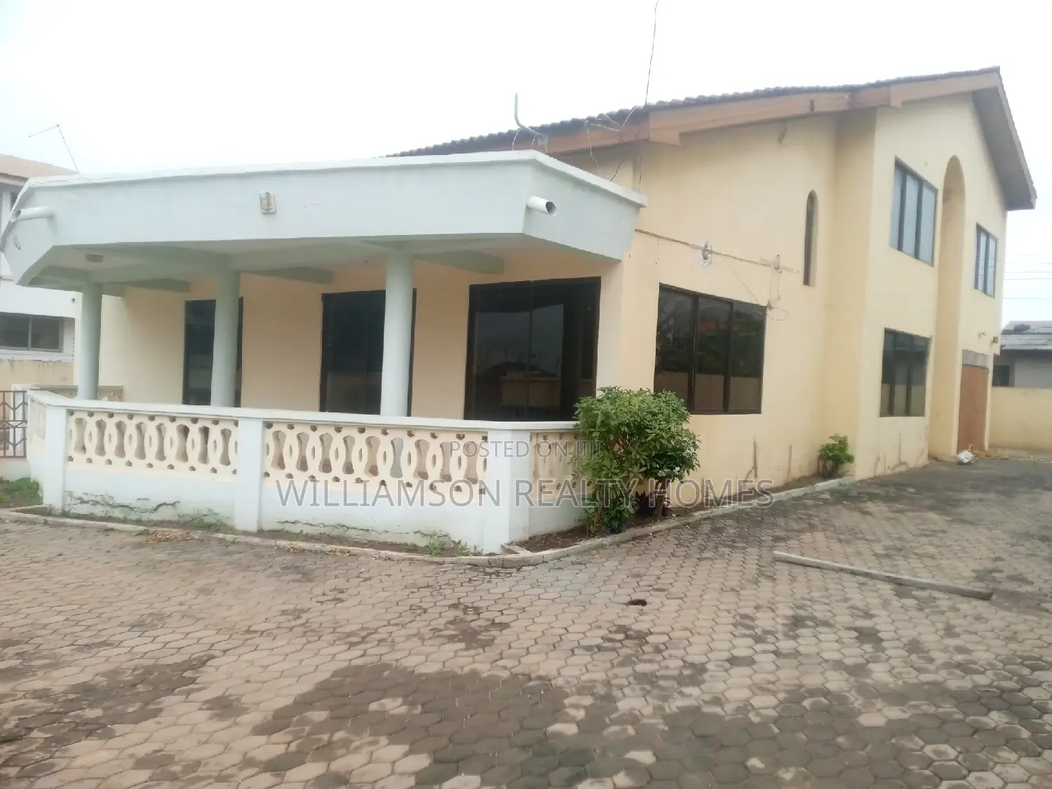 6bdrm House in Community 18, Spintex for rent