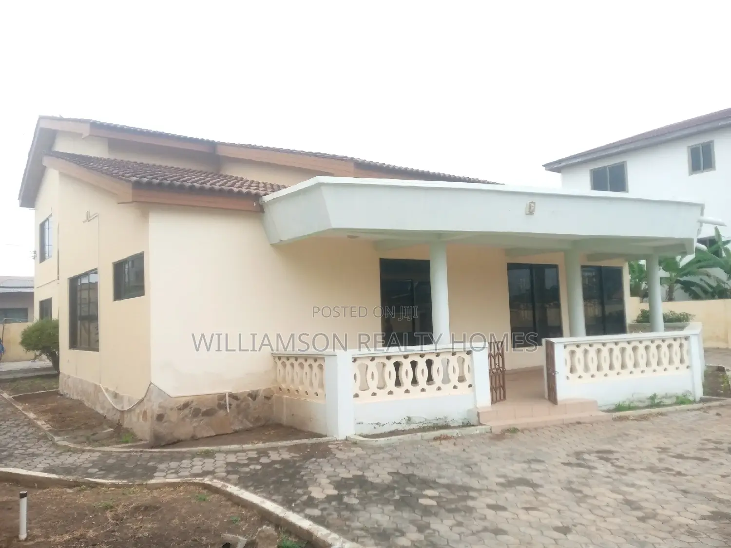 6bdrm House in Community 18, Spintex for rent