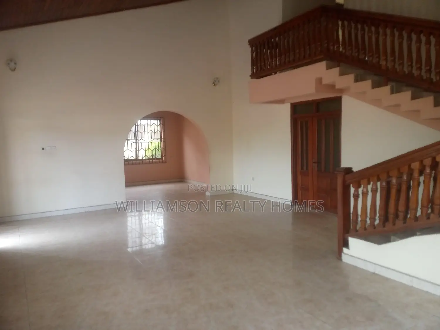 6bdrm House in Community 18, Spintex for rent