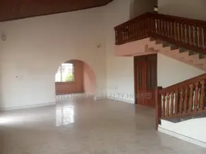 6bdrm House in Community 18, Spintex for rent