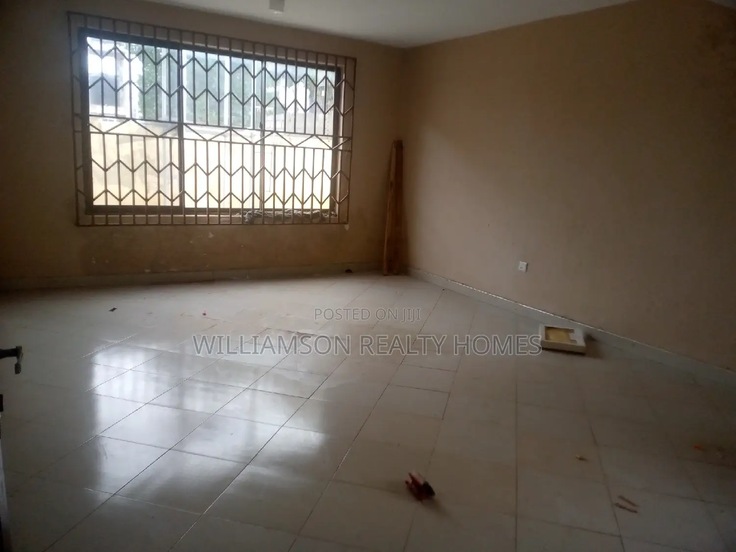 6bdrm House in Community 18, Spintex for rent