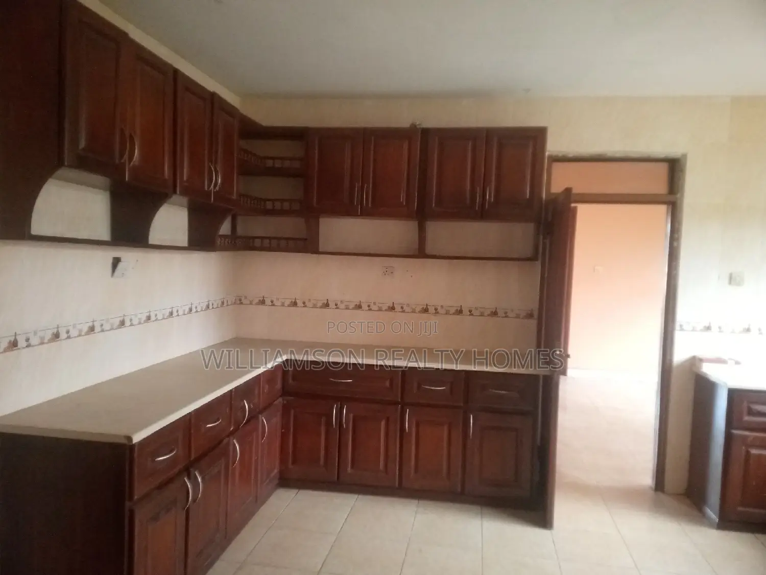 6bdrm House in Community 18, Spintex for rent