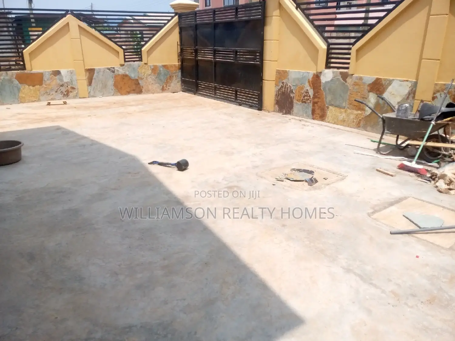 3bdrm Apartment in Hfc Estate Area, Spintex for rent