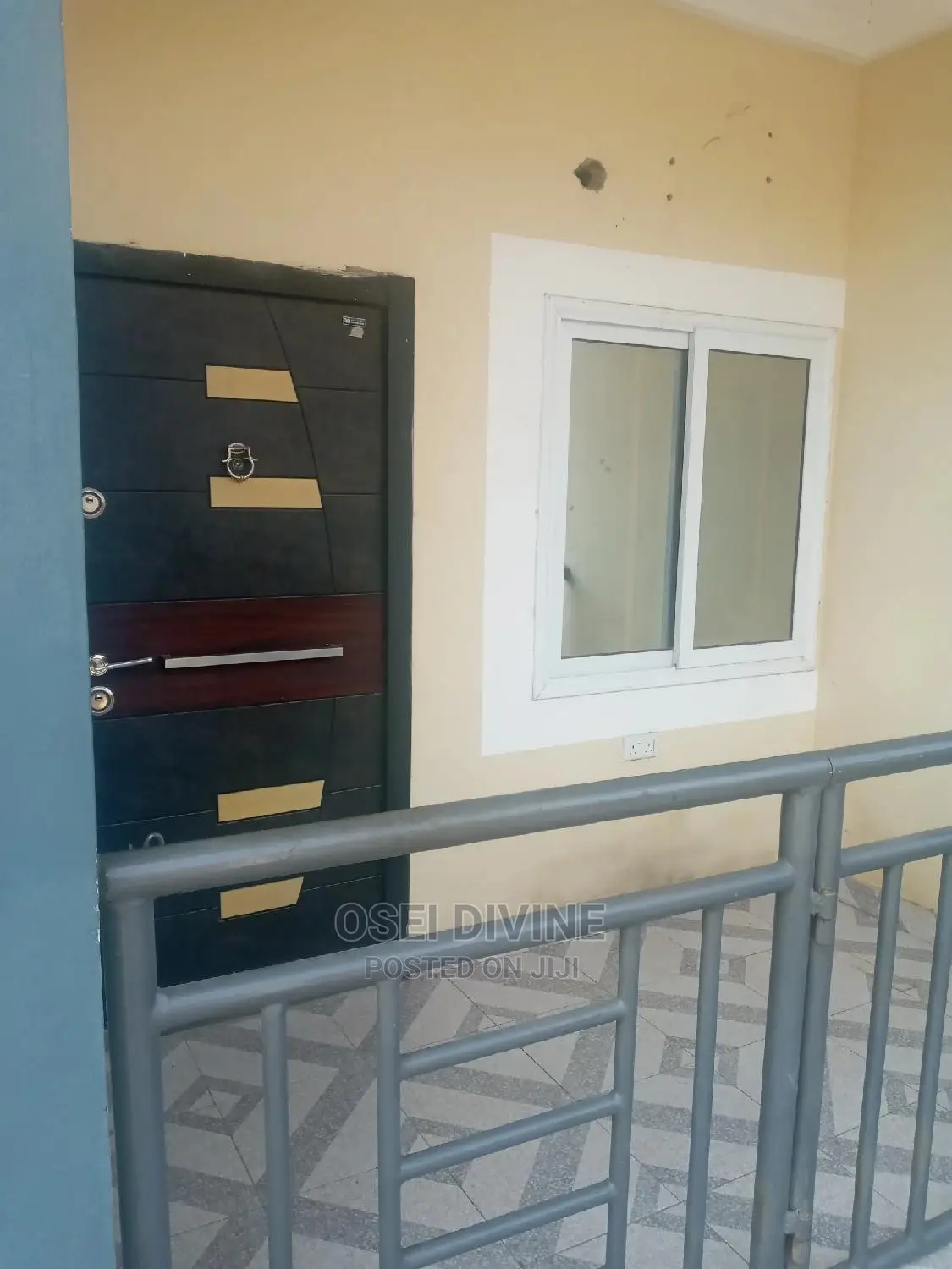 1yr Exe Chamber and Hall S/C Dansoman