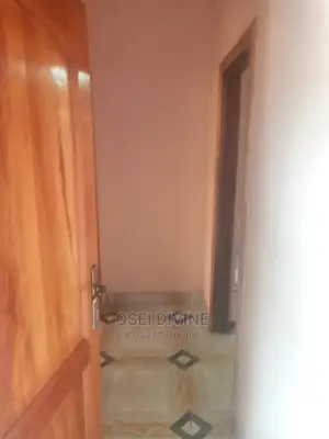 1yr Exe Chamber and Hall S/C Dansoman