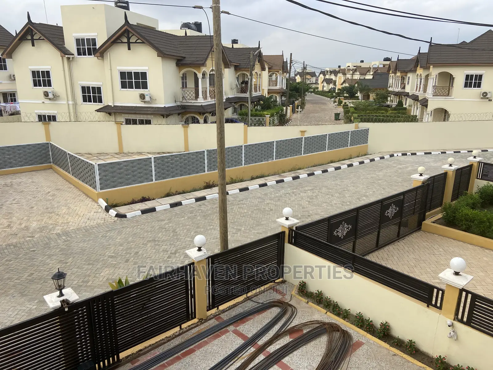 3bdrm Townhouse/Terrace in East Legon Hills for Rent