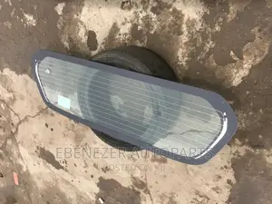 Mitsubishi L200 Vodafone Back Glass