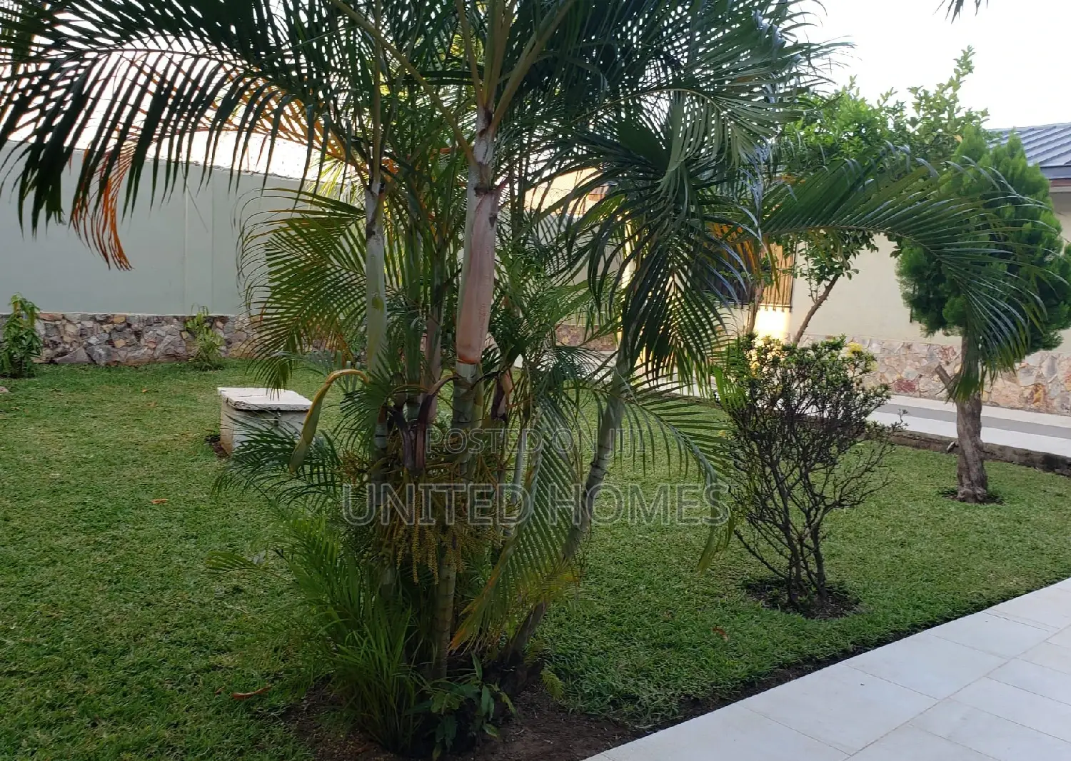 7bdrm House in Adjiriganor for Sale