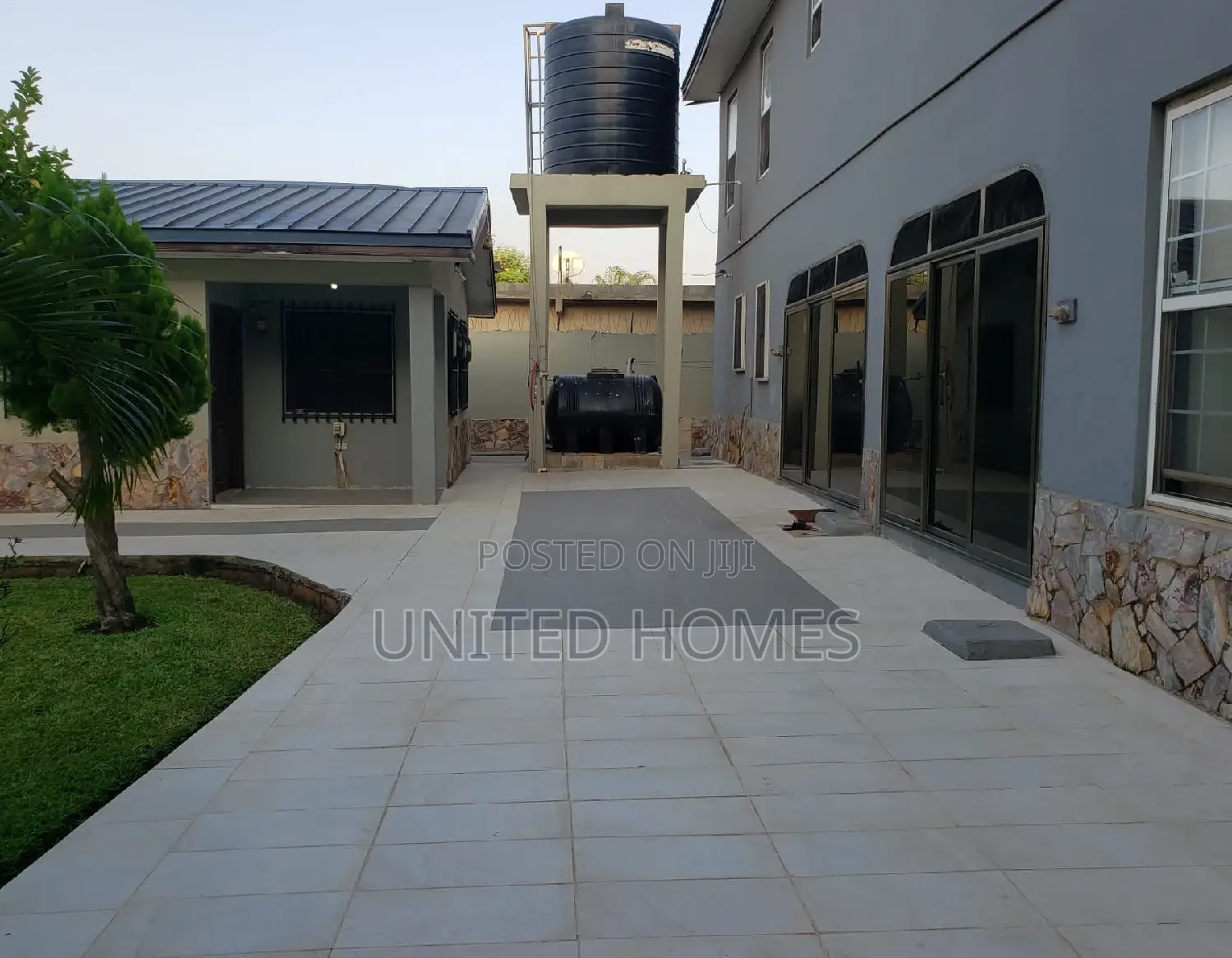 7bdrm House in Adjiriganor for Sale