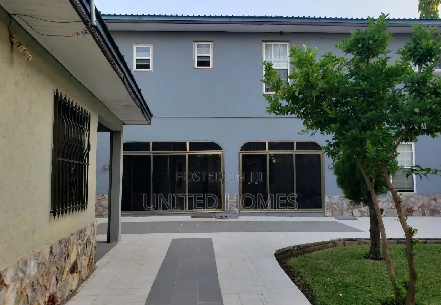7bdrm House in Adjiriganor for Sale
