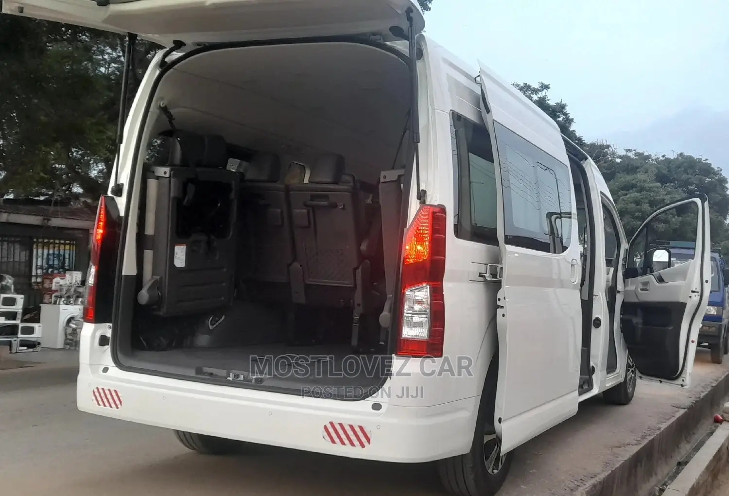 Minivans for Rent for Short or Long Term Rentals in Ghana