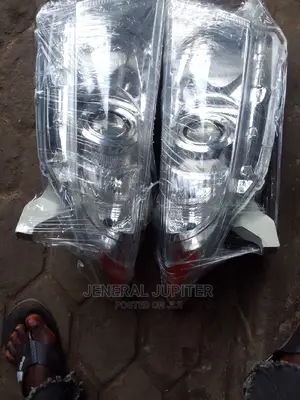 Toyota Highlander 2012/13 Headlight Pair.