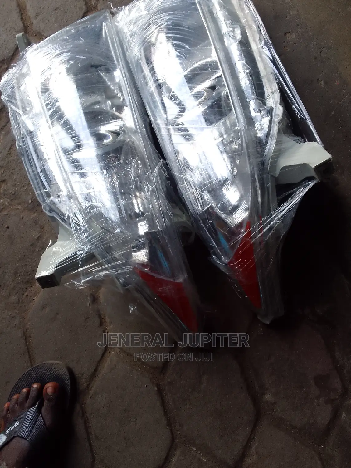 Toyota Highlander 2012/13 Headlight Pair.