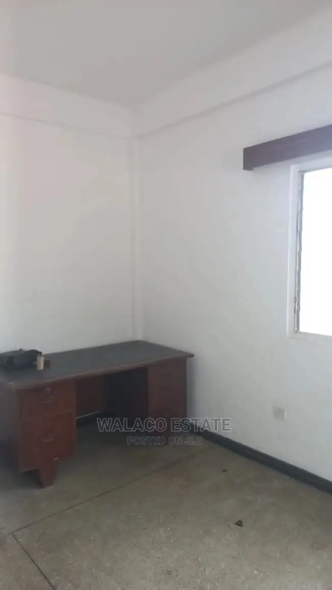 4 Rooms Commercial Property for Rent