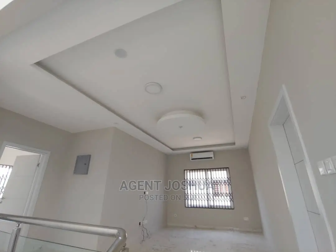4bdrm House in Manet Court Estate, Airport Residential Area for rent