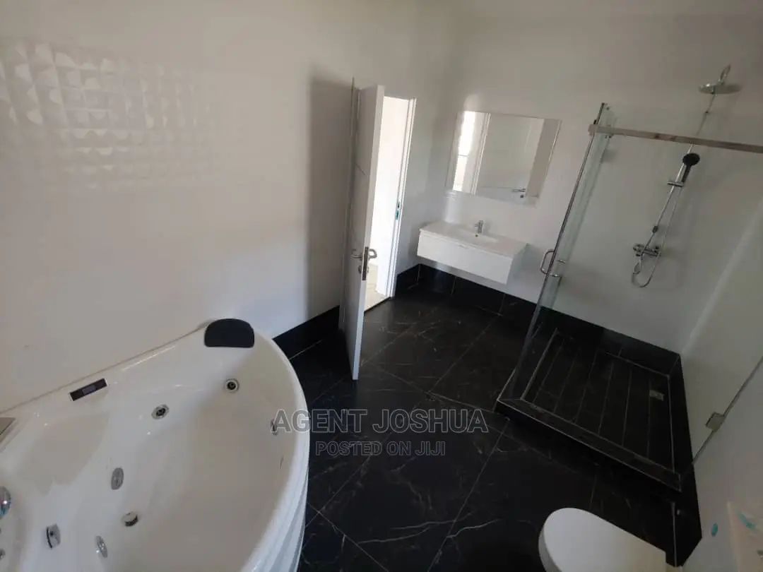 4bdrm House in Manet Court Estate, Airport Residential Area for rent