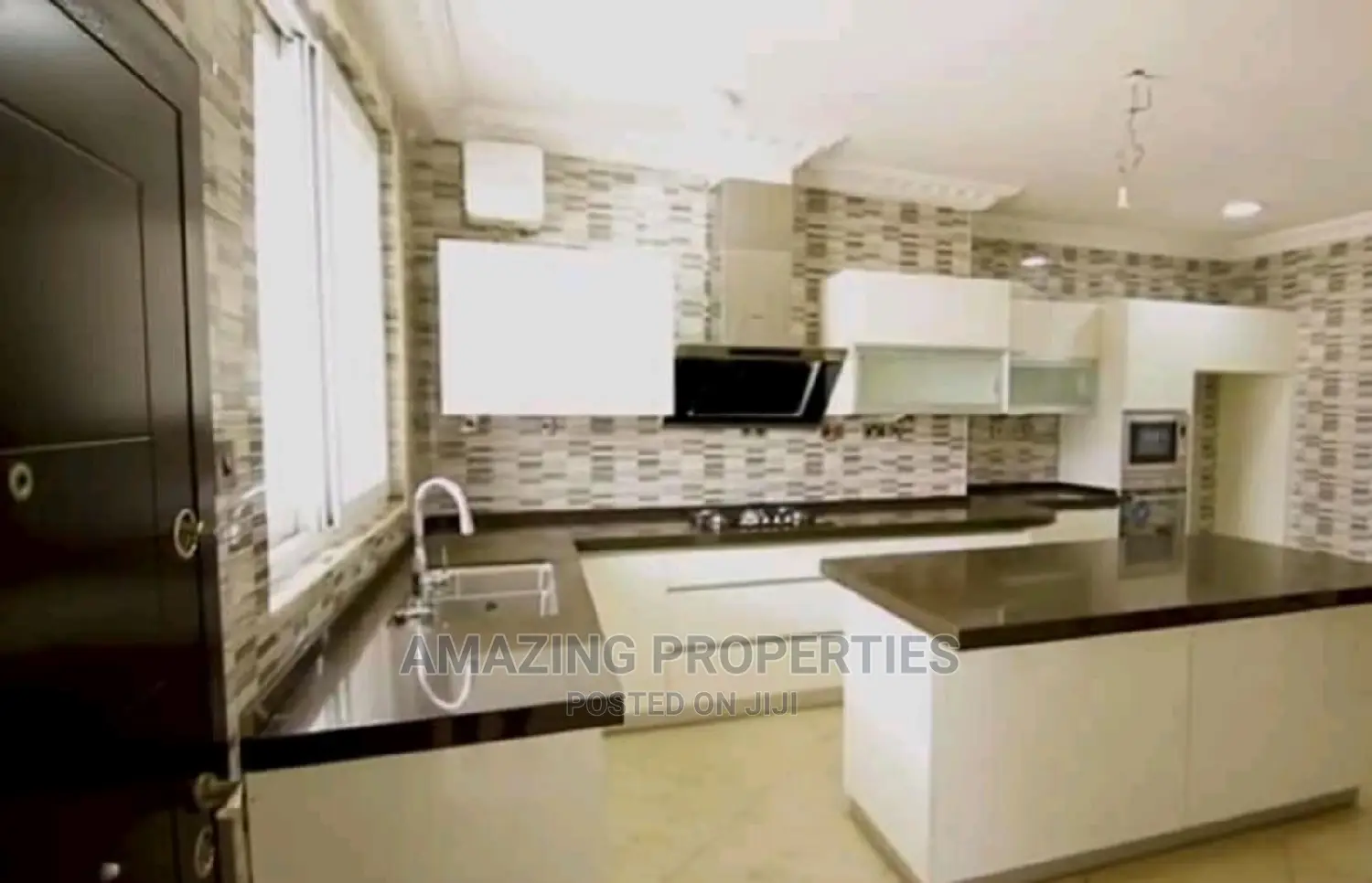 4bdrm House in Adjiriganor for Sale