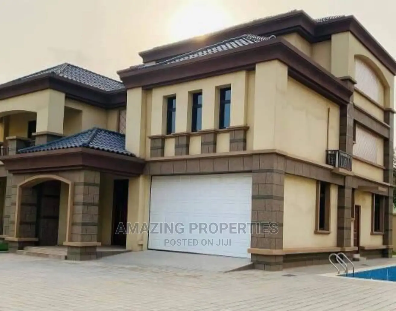 4bdrm House in Adjiriganor for Sale