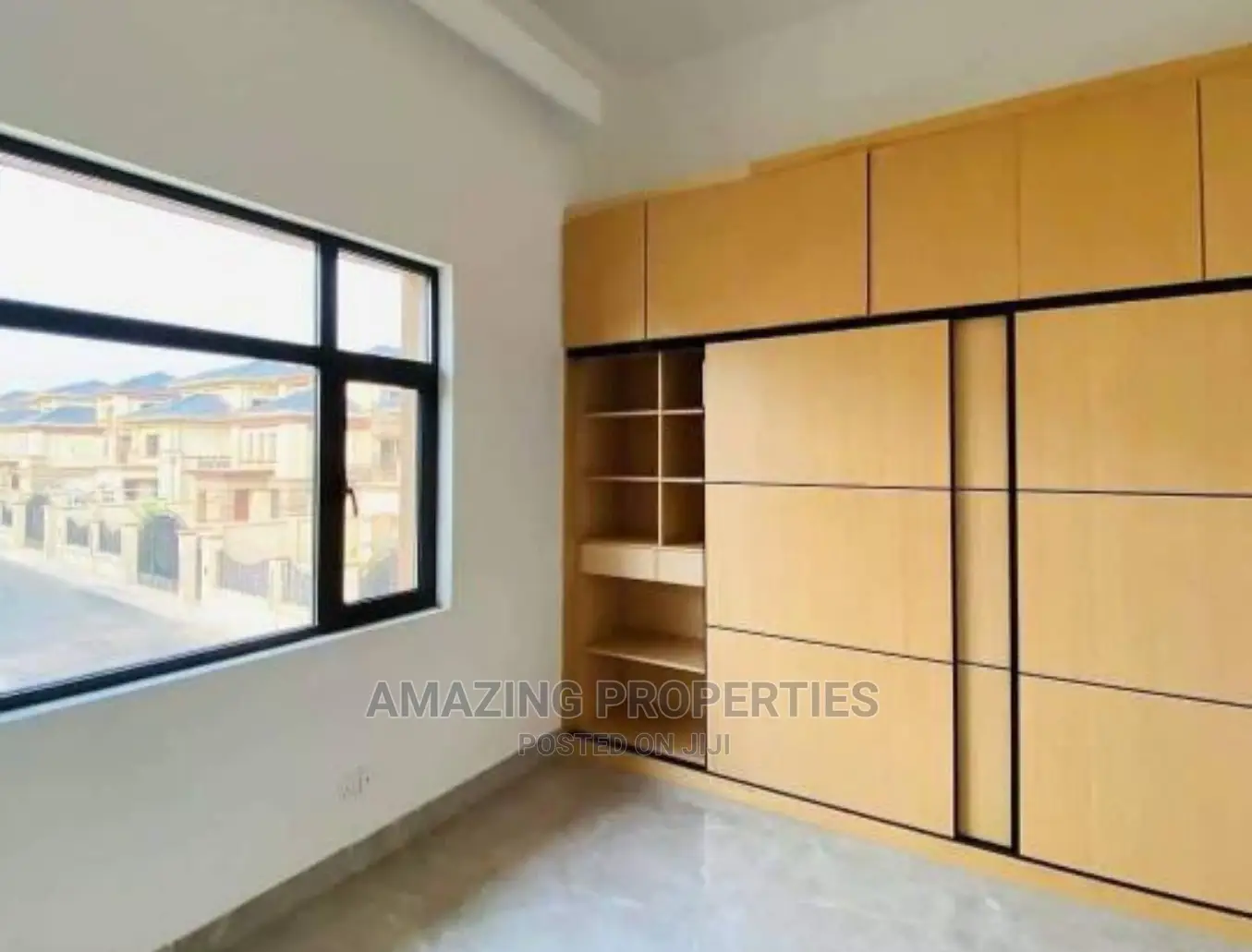 4bdrm House in Adjiriganor for Sale
