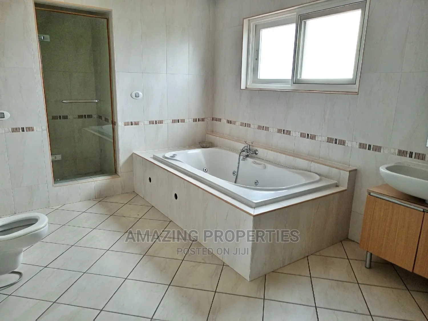 5bdrm House in Amazing Properties, East Legon for sale