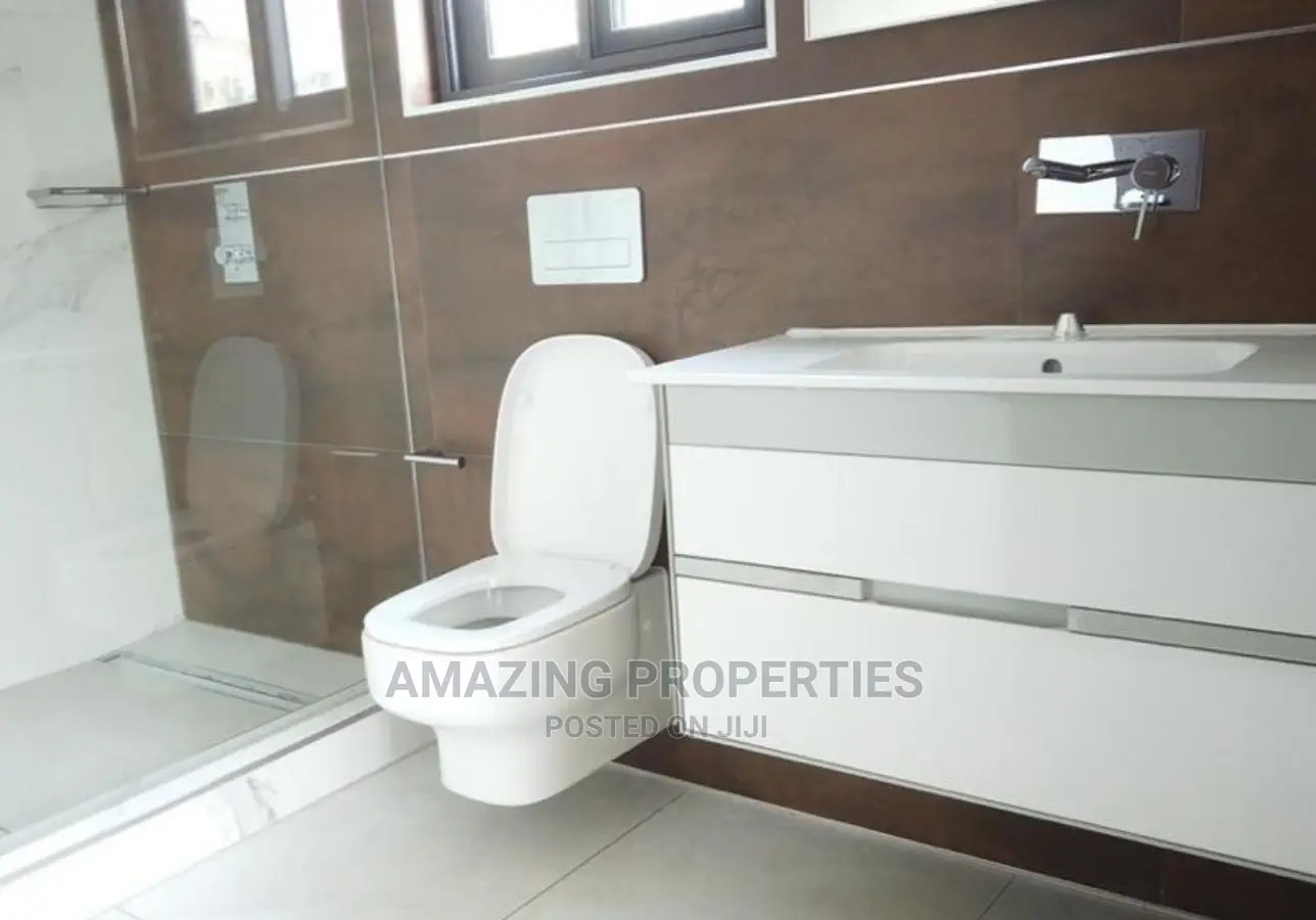 5bdrm House in East Legon for Rent