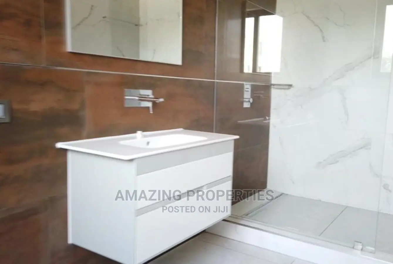 5bdrm House in East Legon for Rent